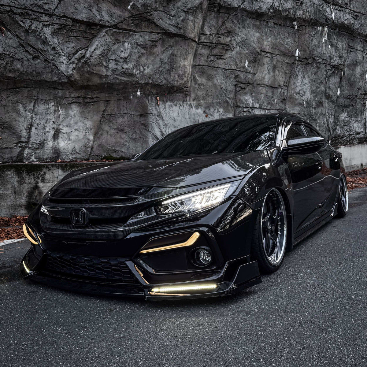 Sequential fog lights installed in 2020-style Honda Civic fog garnish. (1)