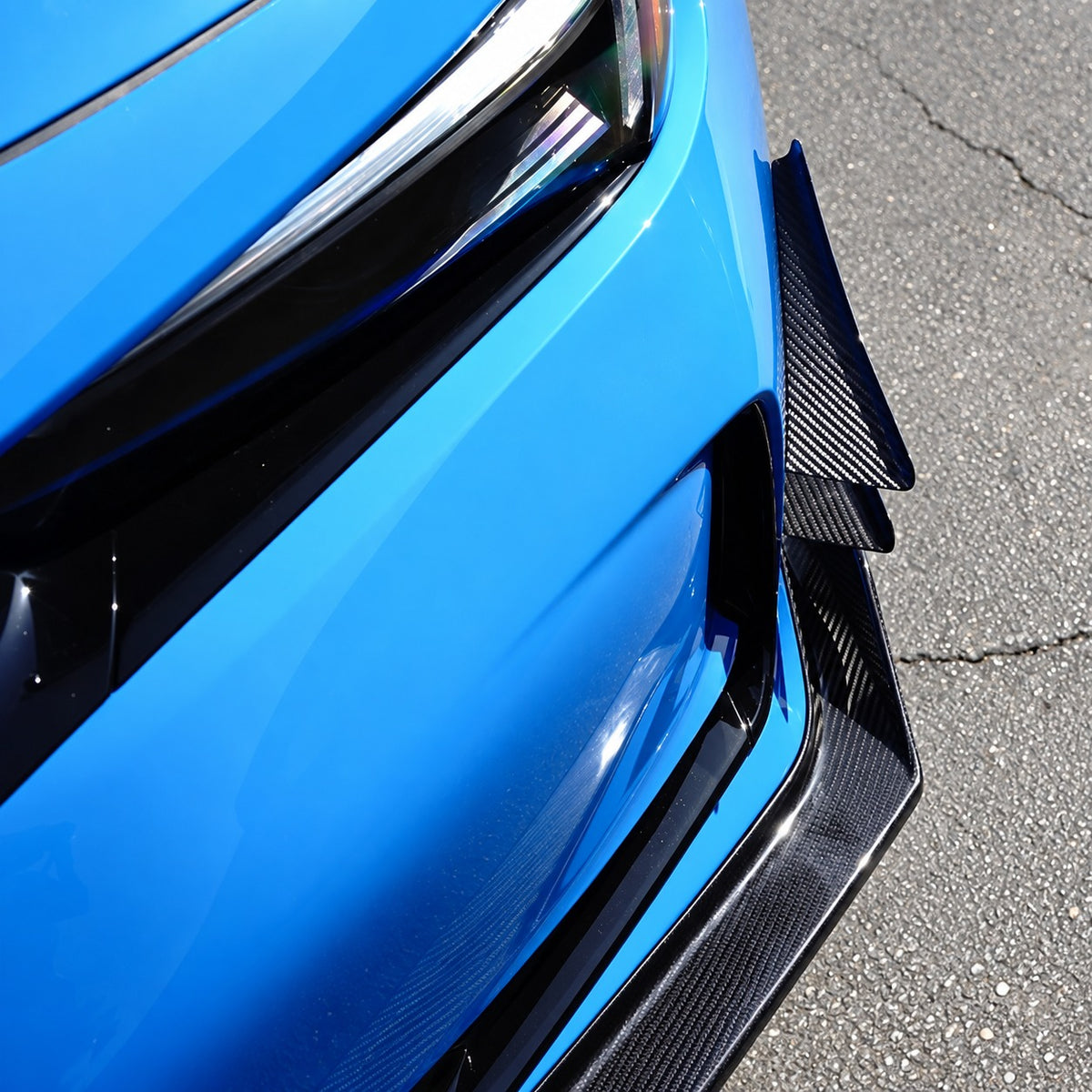 Carbon fiber front bumper canards mounted on Honda Civic front end (1)
