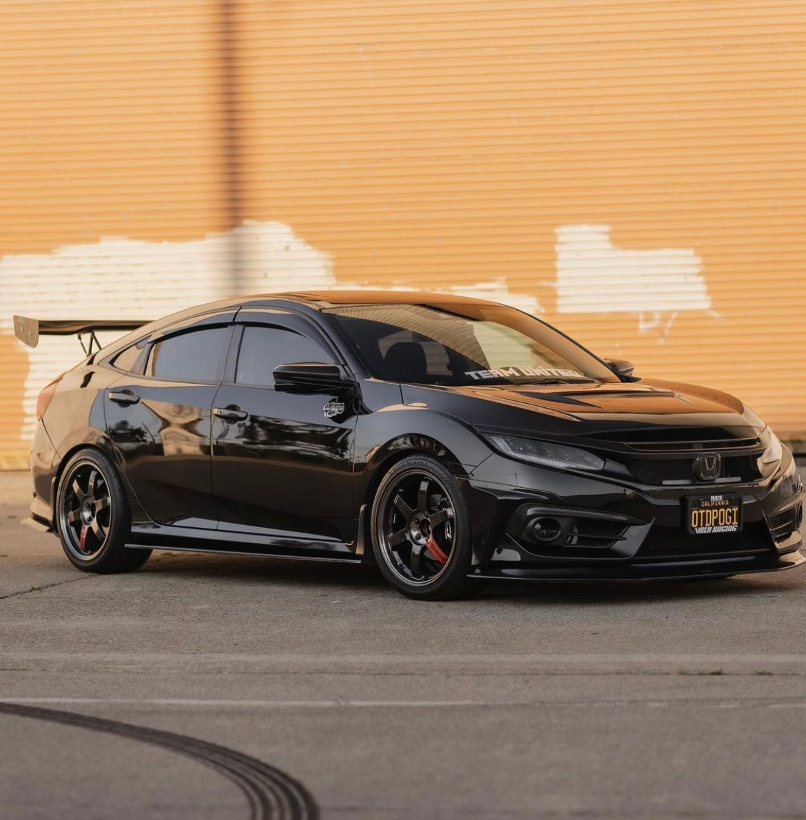 Smoked window visors installed on 2016-2021 Honda Civic sedan (7)