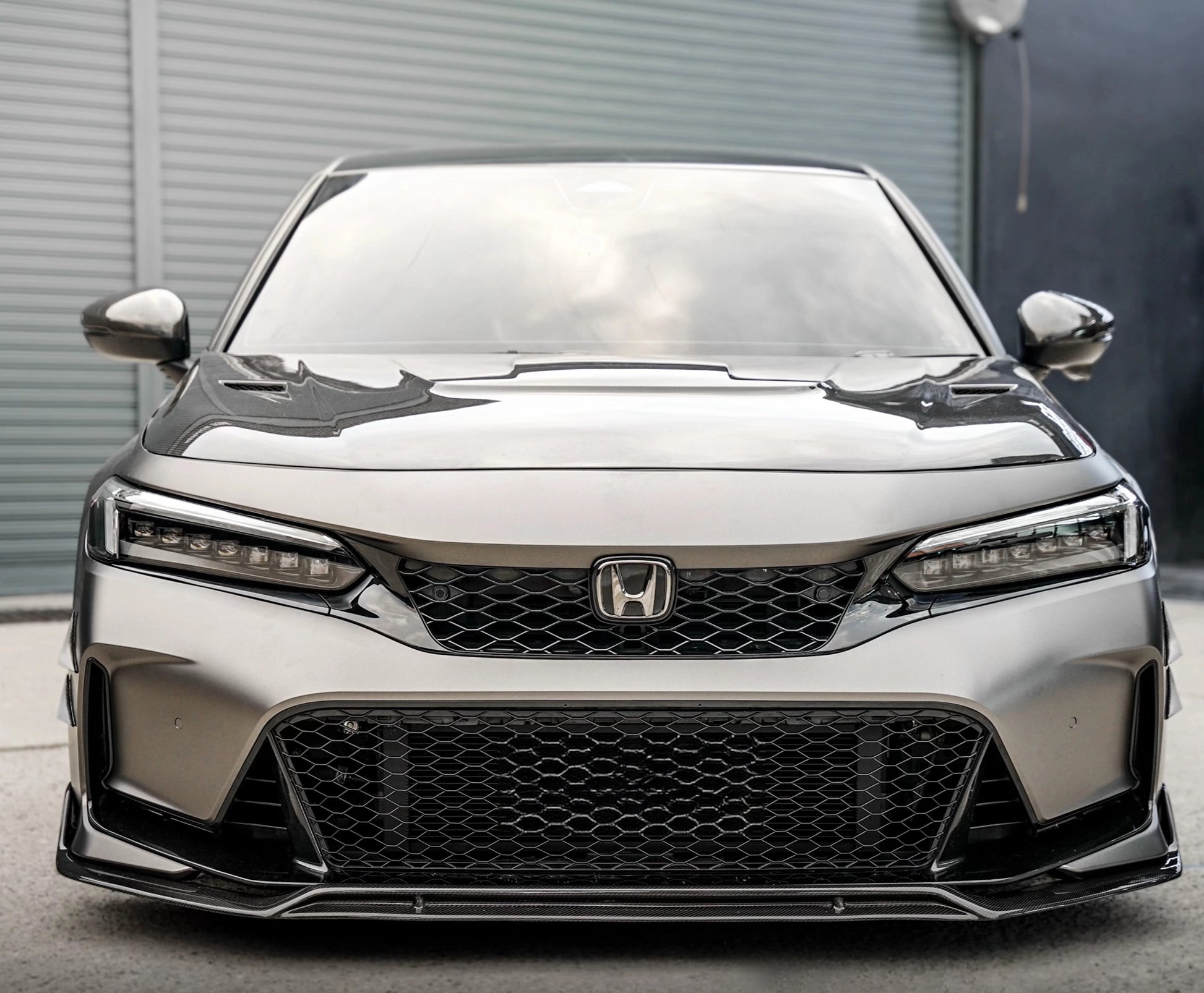 Type R-style front bumper with gloss black grille (4)