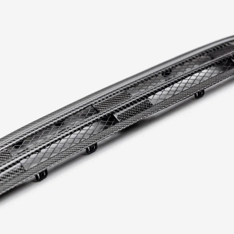 Carbon fiber hood vent with 3K twill weave pattern installed on 2023-2025 Honda Civic Type-R (4)