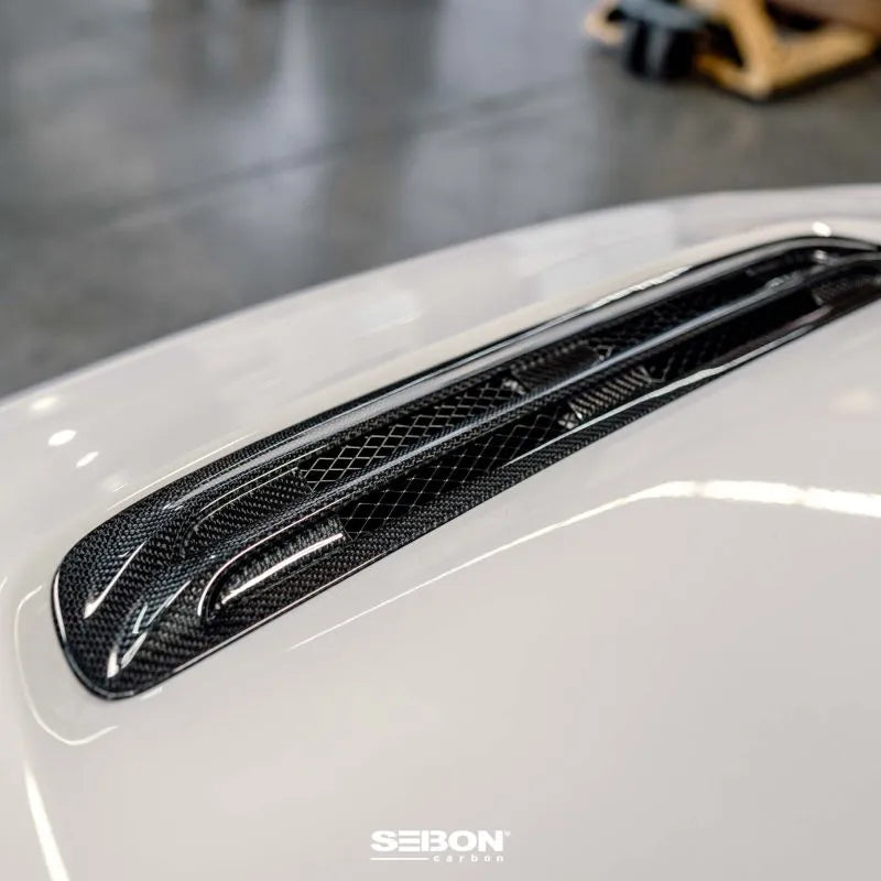Carbon fiber hood vent with 3K twill weave pattern installed on 2023-2025 Honda Civic Type-R (5)