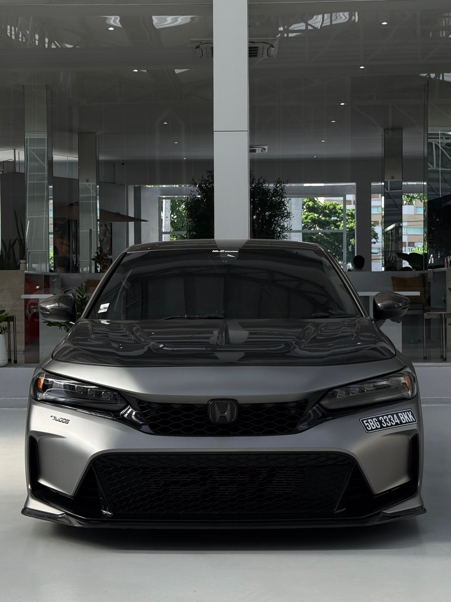 UMS carbon fiber hood V2 with center ridge, front view, Honda Civic Type R FL5 2023+